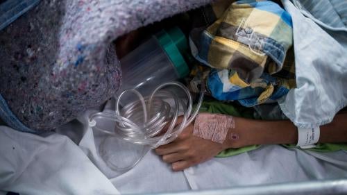 Paciente venezolano gravemente desnutrido, en la cama de un hospital de Cúcuta, Colombia. 26 de julio de 2018. 