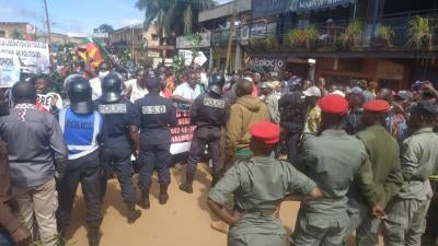Demonstrators stopped by gendarmes and police in Bafang, West Cameroon, on September 22, 2020.