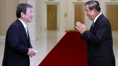 Cambodian Prime Minister Hun Sen, right, greets with Japanese Foreign Minister Toshimitsu Motegi, left, before a meeting at the Peace Palace, in Phnom Penh, Cambodia on Saturday, August 22, 2020. 