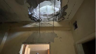 On June 26, an Uragan cluster munition rocket hit the roof of the Kharkiv’s Regional Trauma Hospital, a seven-story building in the Saltivka neighborhood of Kharkiv city. The rocket remnant pierced the roof, penetrated through the technical and 7th floors, and stopped on the 6th floor, June 27, 2022.