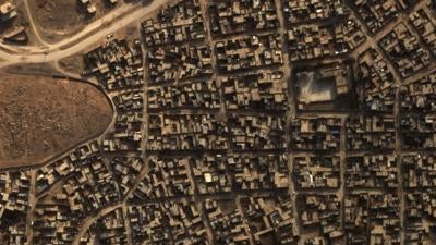 صور الأقمار الصناعية لحي غويران شرقي في مدينة الحسكة، شمال شرق سوريا، تظهر مبانٍ سليمة في 14 ديسمبر/كانون الأول 2021.