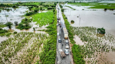 Vehicles lined up along the flood-damaged road that connects Maputo province to the rest of the country, Mozambique, January 17, 2026. 
