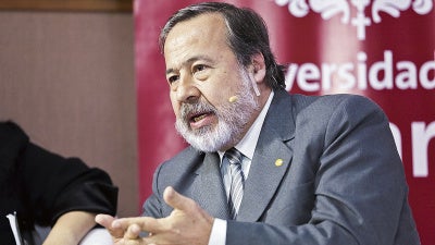 Gustavo Gallón during the Forum "Transitional Justice in Colombia and the Role of the International Criminal Court" In Bogota, Colombia, May 13, 2015.