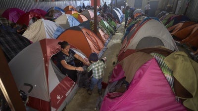 202004us_border_tents