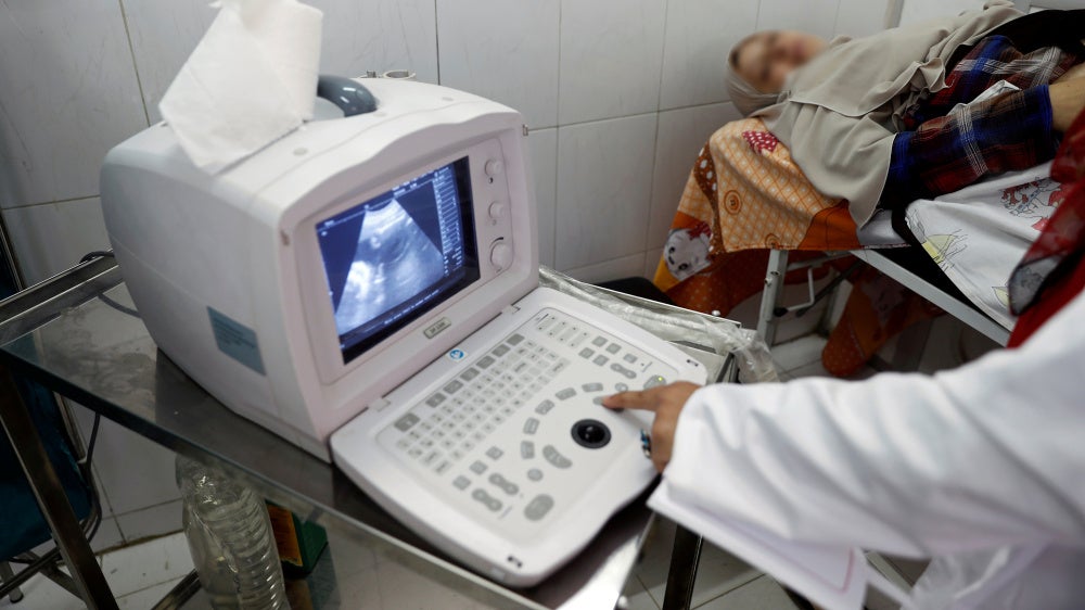  A doctor examines a pregnant woman at a hospital in the province of Fayoum, southwest of Cairo, Egypt February 19, 2019.