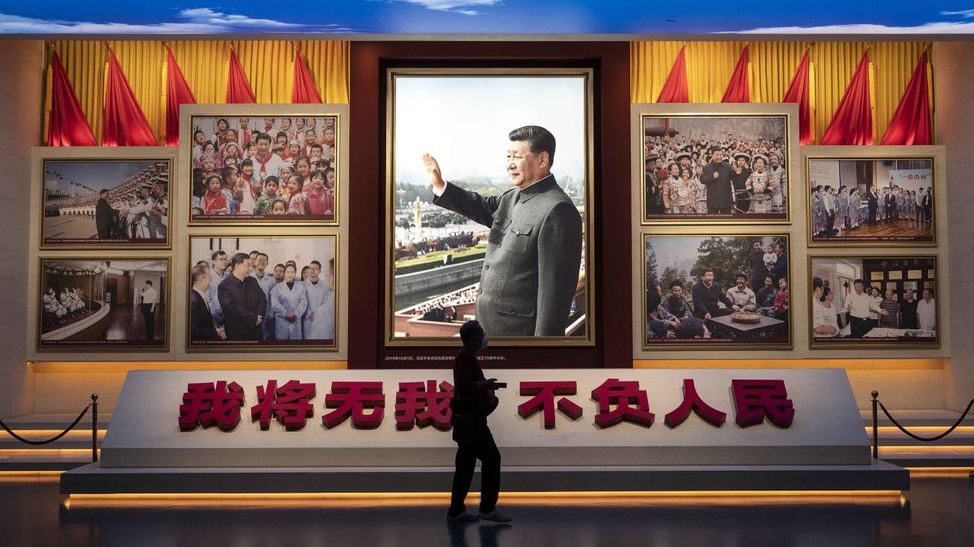  A display showing images of Chinese President Xi Jinping at the Museum of the Communist Party, on October 13, 2022, in Beijing, China. The ruling Communist Party of China opened its 20th Party Congress on October 16, when Xi Jinping secured a third term in power.
 © 2022 Kevin Frayer/Getty Images