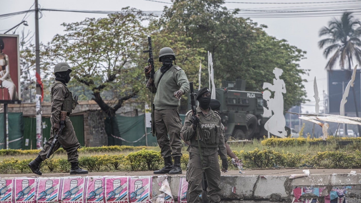 Units of the Mozambican anti-riot police deploy during a march called by the presidential candidate of the Optimist Party for the Development of Mozambique (PODEMOS) in Maputo, on October 21, 2024.