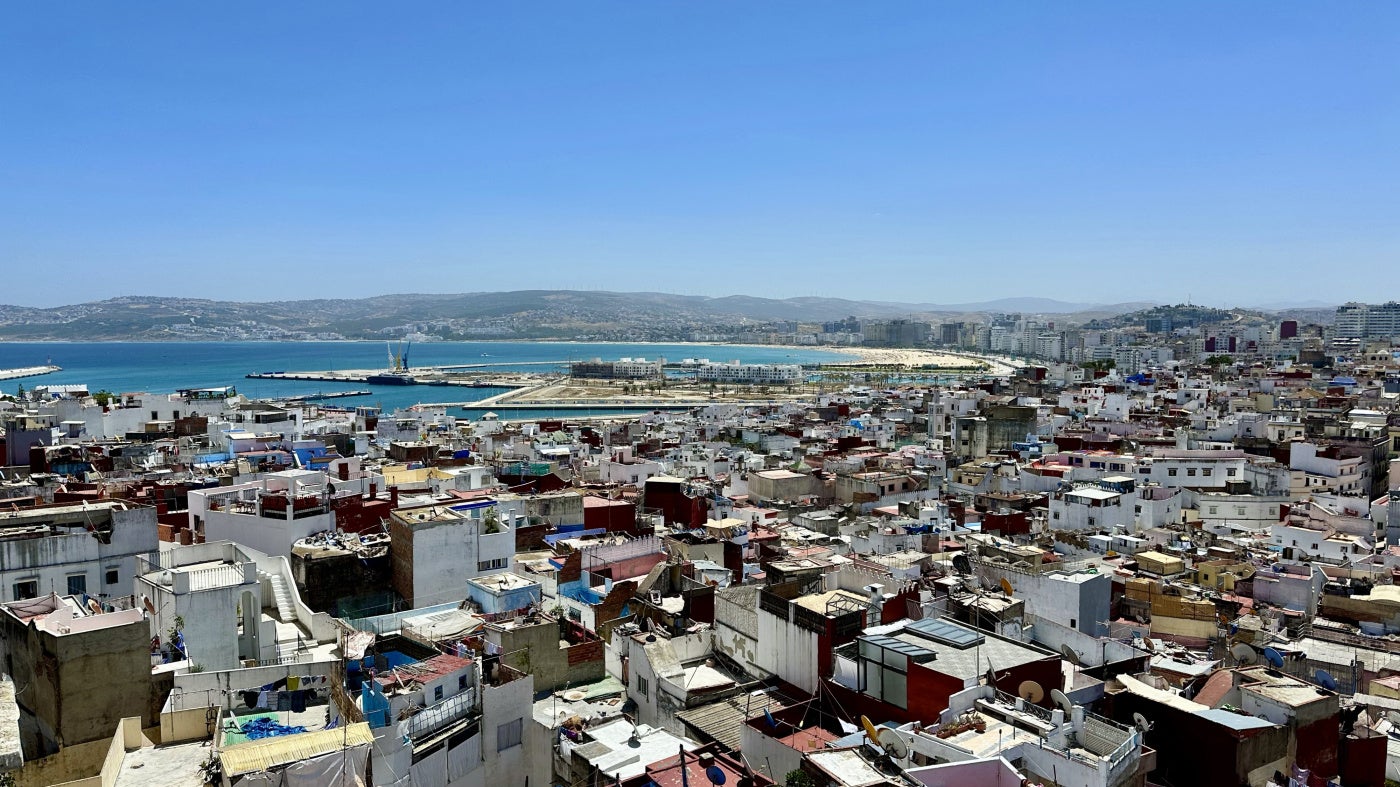 Vue aérienne du port de Tanger, situé au nord du Maroc face au détroit de Gibraltar séparant le Maroc de l’Espagne, le 7 juillet 2024.