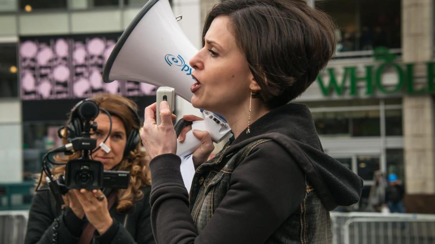 Fraidy Reiss at a Chain-In protest in 2015.