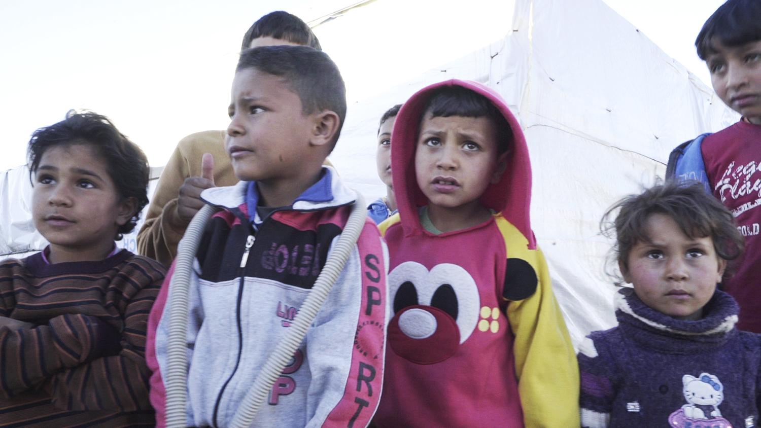أطفال سوريون في مخيم غير رسمي في سهل البقاع.