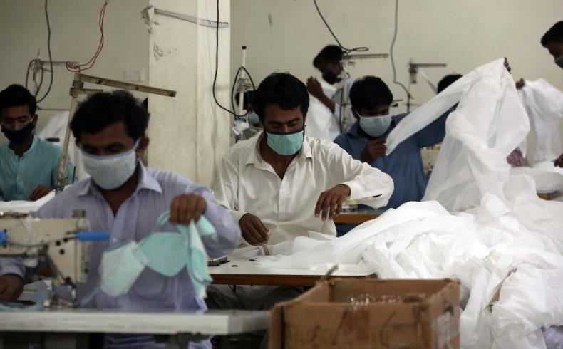 Pakistan: Workers Face Health, Economic Risks | Human Rights Watch