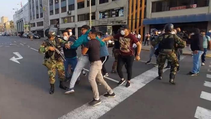 The deputy ombudsperson for human rights said he witnessed the detention of a protester by plain-clothes police in downtown Lima on November 11. The image is from a video of that detention recorded by members of the Ombudsperson&acute;s Office.