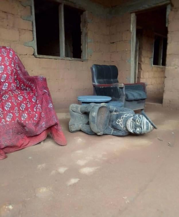 Cameroonian soldiers during an operation in Ndzeen village, North-West region, on June 9, 2021 pushed over a sculpture of the oldest &lsquo;Fon&rsquo; at the residence of the current &lsquo;Fon&rsquo;, the village&rsquo;s traditional authority. Residents of Ndzeen told Human Rights Watch that deliberately knocking over the sculpture is a sign of disrespect and desecration. June 9, 2021, residence of the &lsquo;Fon&rsquo;, Ndzeen, North-West region, Cameroon 