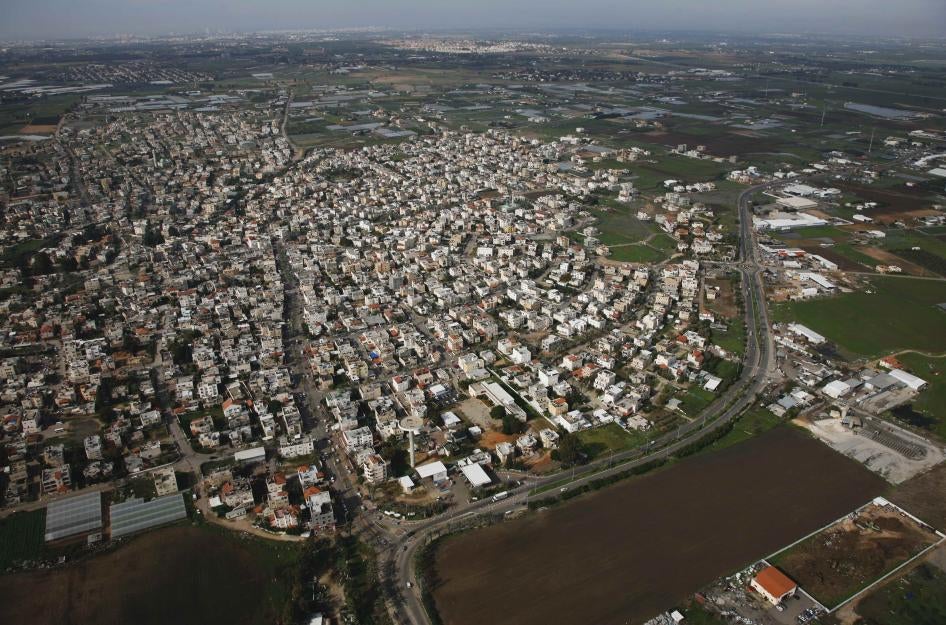 The dense residential core of Qalansawa, a Palestinian town in central Israel, with its lands zoned for agricultural use in the background. Aerial photography taken between 2011 and 2015.