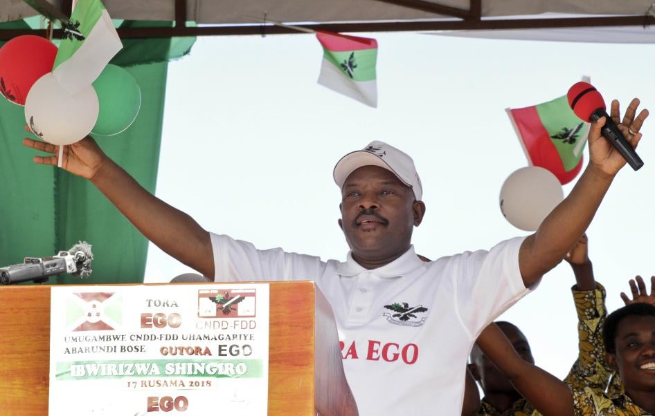 L’ancien président du Burundi, Pierre Nkurunziza, décédé le 8 juin 2020, participe à un rassemblement pour lancer la campagne du parti au pouvoir appelant à un « oui » au référendum constitutionnel, à Bugendana, province de Gitega, au Burundi, le 2 mai 2018.
