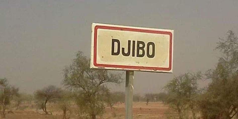 Un panneau situé à l’entrée de Djibo, chef-lieu de la province du Soum (région administrative du Sahel), dans le nord du Burkina Faso.