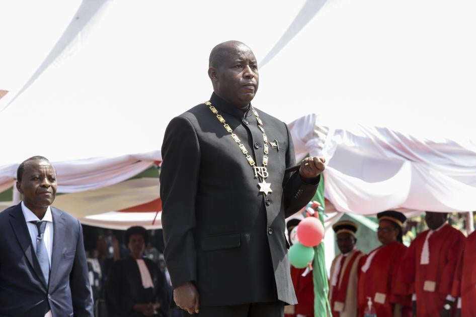 Cérémonie d’investiture du président Évariste Ndayishimiye à Gitega, au Burundi, le 18 juin 2020. Ndayishimiye a pris le pouvoir deux mois plus tôt qu’initialement prévu, suite au décès soudain de son prédécesseur, Pierre Nkurunziza.