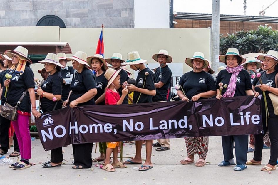 Communities reiterate their calls for adequate housing rights and an end to land conflicts on World Habitat Day in Phnom Penh, Cambodia, October 5, 2015.
