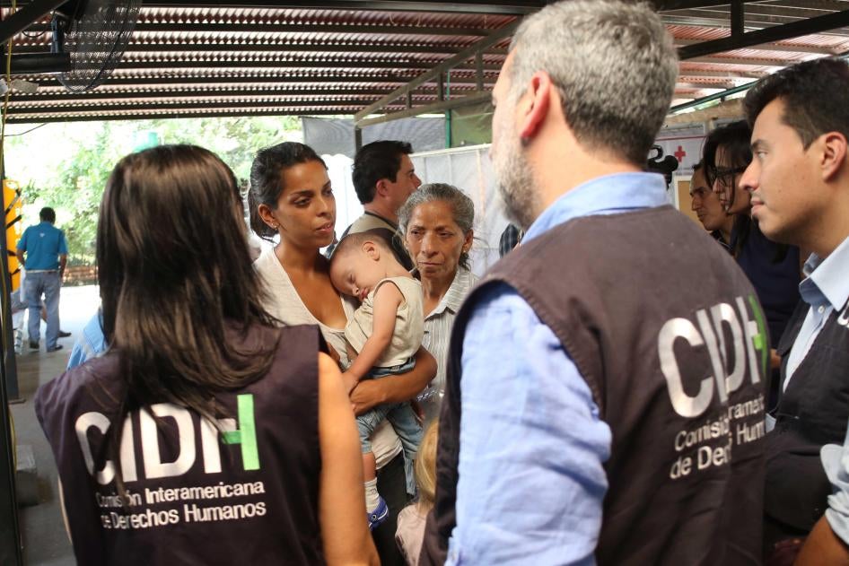 A Venezuelan woman talks with members of the Inter-American Commission on Human Rights (IACHR) during their visit to Cúcuta, Colombia, on February 6, 2020.