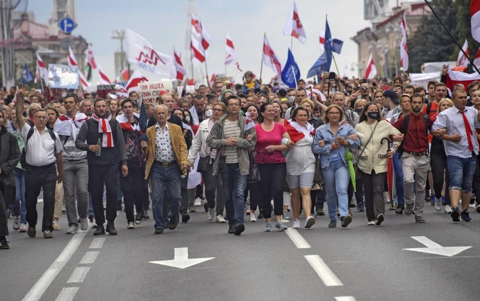 "Марш единства" на проспекте Независимости в Минске 6 сентября 2020 г. против подтасовок на президентских выборах 9 августа и жестокости милиции при разгоне послевыборных протестов. 