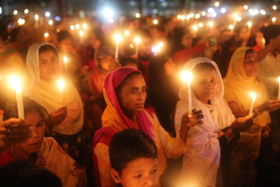 Ces femmes participaient à une veillée aux chandelles pour marquer la Journée internationale de la femme à Dhaka, au Bangladesh, le 8 mars 2019. 