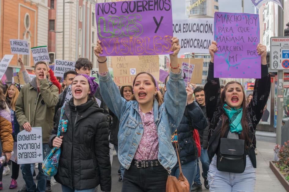 Des étudiantes espagnoles manifestaient contre les violence sexuelles encore trop répandues en Espagne, lors d’une marche à Madrid, le 6 mars 2020. 