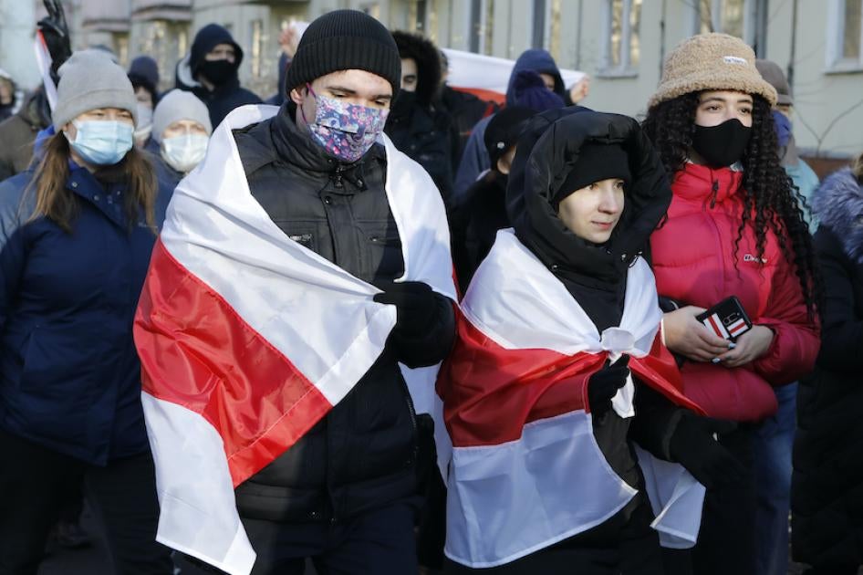 Демонстранты во время протеста против официальных результатов президентских выборов в Беларуси, Минск, 6 декабря 2020 года.