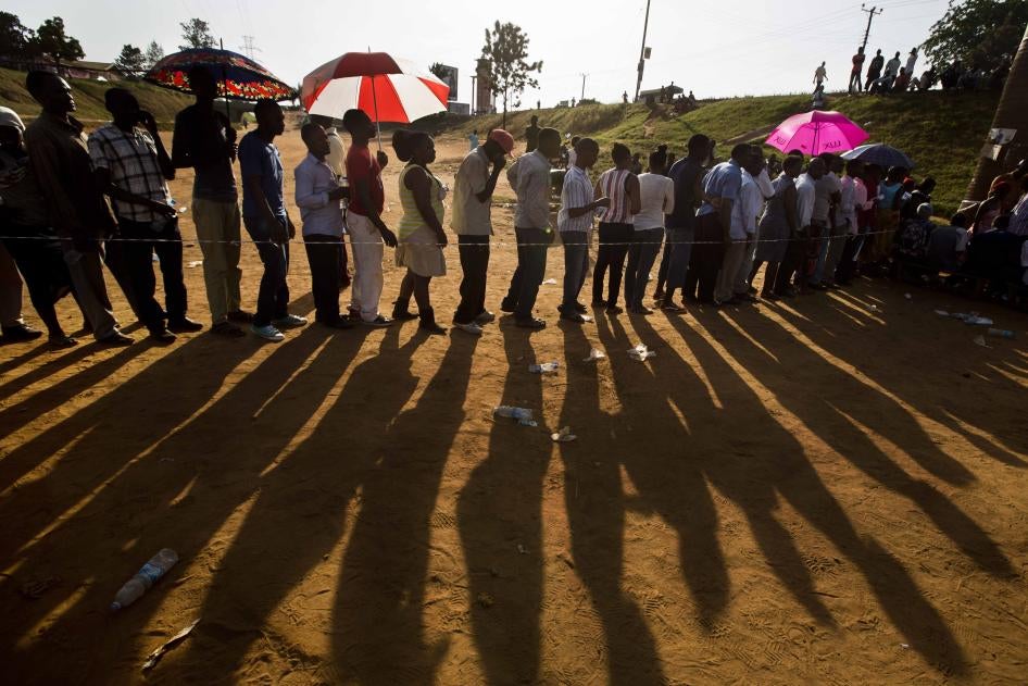 Ugandans continue to queue to cast their votes at sunset in the capital Kampala, Uganda Thursday, Feb. 18, 2016. 