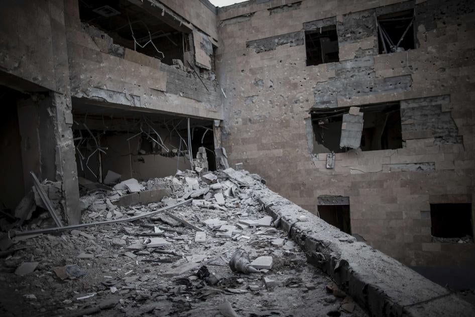 Фрагмент азербайджанского реактивного снаряда РСЗО «Смерч», попавшего по только новому роддому Республиканской больницы Степанакерта 28 октября. 