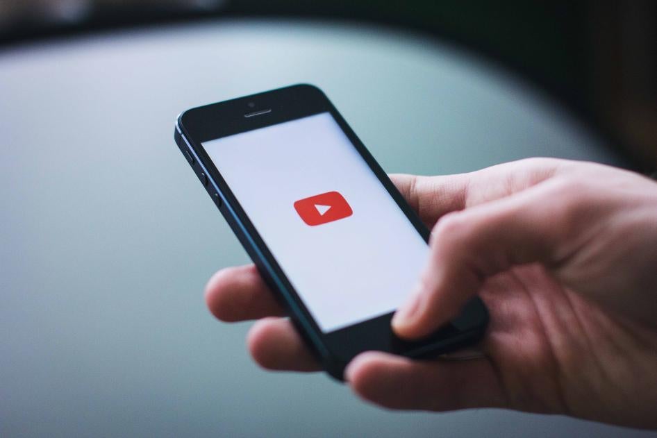 YouTube, 16 Aralık 2020'de, ülkenin yakın zamanda değiştirilen internet yasasına uyum amacıyla Türkiye'de yerel bir temsilci atayacağını duyurdu. 