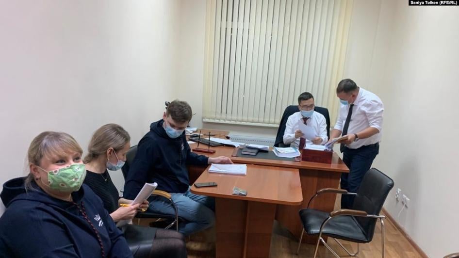 From left to right: the head of Erkindik Kanaty, Elena Shvetsova, with lawyers Olga Enns and Roman Reimer, in the office of the deputy head of the tax department, Erlik Mukanov, Nur-Sultan, Kazakhstan, January 18, 2021.