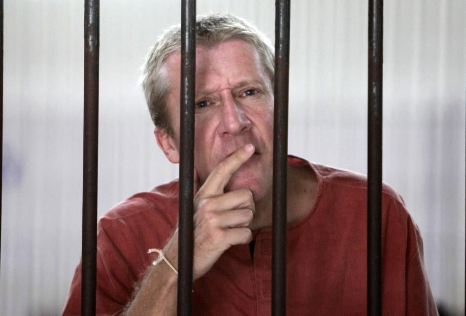 Michael Bryan Smith of England talks to reporters from the detention room at the criminal court in Bangkok, on Thursday, Feb. 18, 2010.