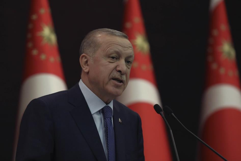 Türkiye Cumhurbaşkanı Recep Tayyip Erdoğan, 18 Mart 2020'de Ankara'da düzenlediği bir basın toplantısında konuşuyor.