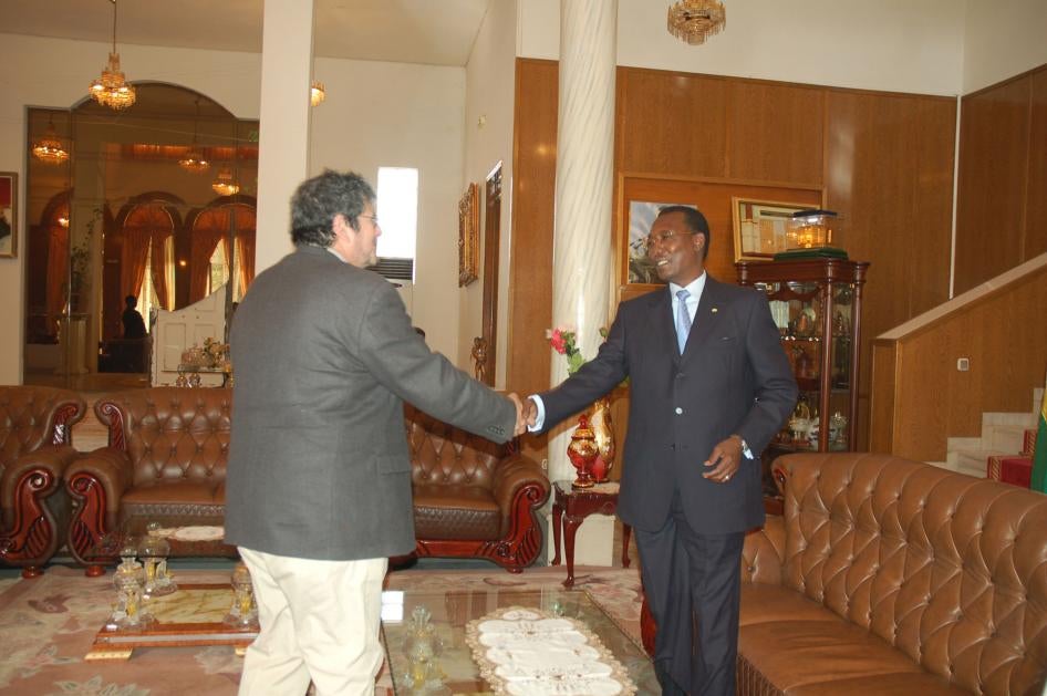 Reed Brody meets Idriss Deby at his office in N'Djamena, Chad, 2004.
