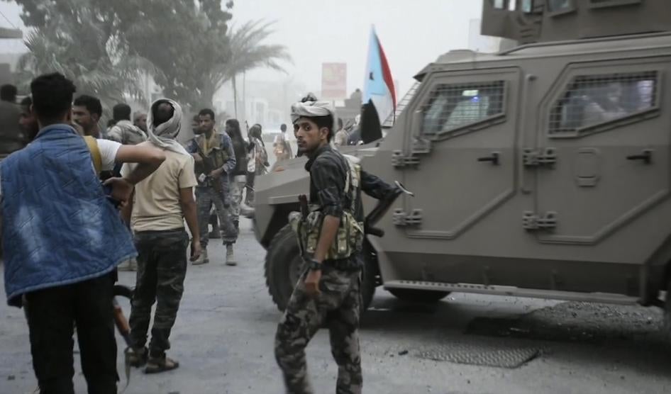 قوات "المجلس الانتقالي الجنوبي" المدعومة من الإمارات تتهيأ لاقتحام القصر الرئاسي في مدينة عدن الساحلية الجنوبية، اليمن، 9 أغسطس/آب 2019.