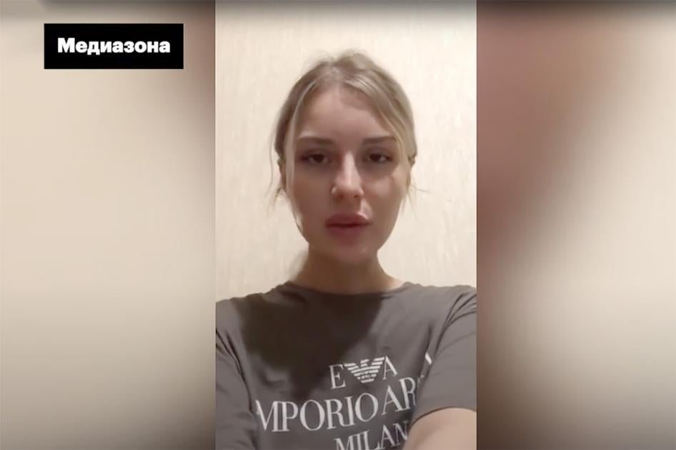 Скриншот видеозаписи, которую Халимат Тарамова направила чеченским властям, заявив, что добровольно покинула Чечню из-за жестокого обращения.