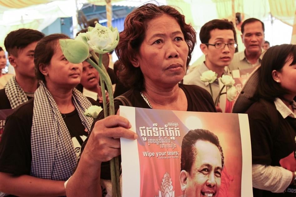 Cambodian people mourning the death of political commentator and human rights defender, Kem Ley, who was shot on July 10, 2016 (credit: LICADHO)