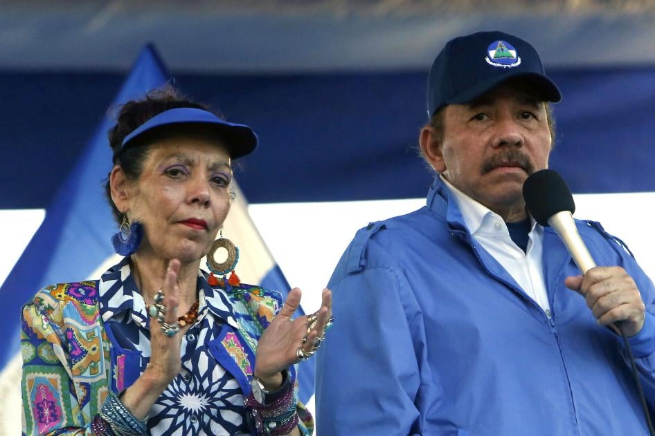En esta fotografía de archivo del 5 de septiembre de 2018, el Presidente de Nicaragua, Daniel Ortega, y su esposa, la Vicepresidenta Rosario Murillo, dirigen una manifestación en Managua, Nicaragua.