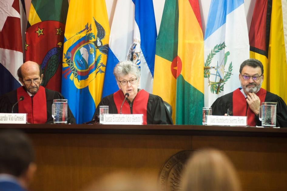 Jueces de la Corte Interamericana de Derechos Humanos intervienen en el caso que la madre de Paola Guzmán Albarracín presentó contra Ecuador en San José, Costa Rica, el 28 de enero de 2020.