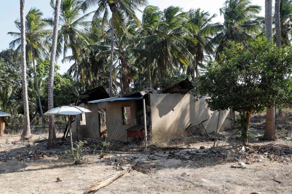 uma casa fora destruído Moçambique