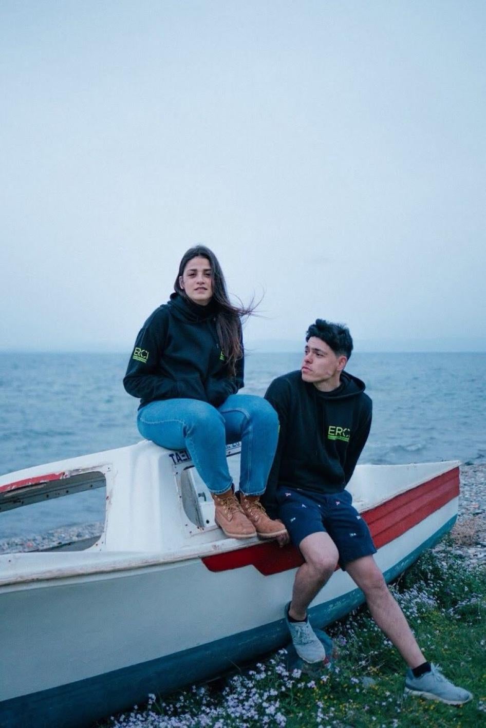 Ο Sean Binder και η Sarah Mardini, εθελοντές έρευνας και διάσωσης που βοήθησαν μετανάστες και αιτούντες άσυλο στη θάλασσα, συνελήφθησαν και δικάστηκαν στην Ελλάδα με αβάσιμες κατηγορίες.