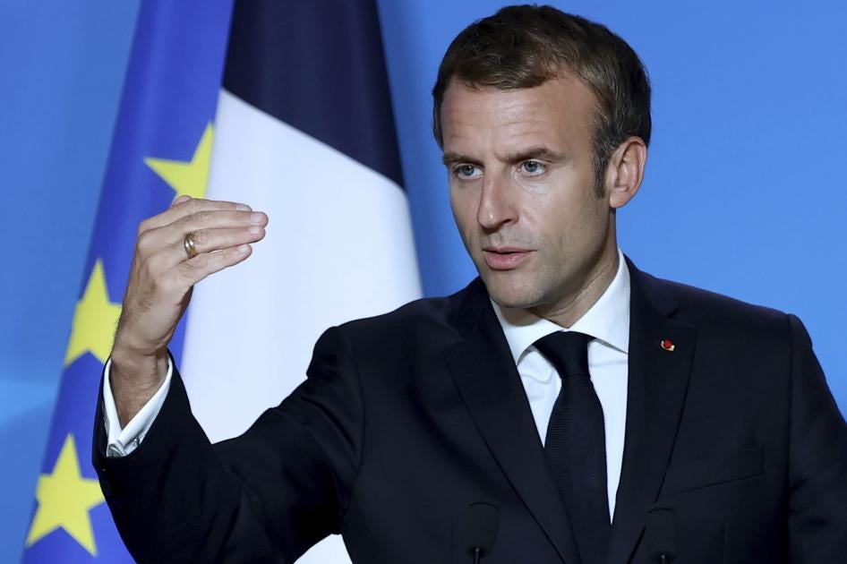 Le président français Emmanuel Macron s'exprime pendant une conférence de presse lors d'un sommet européen à Bruxelles, le 22 octobre 2021. 