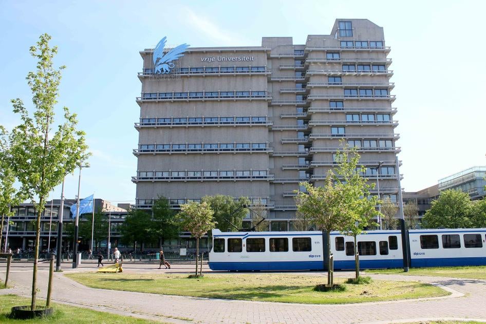 自由大學（Vrije Universiteit）位於阿姆斯特爾芬路的主樓，荷蘭阿姆斯特丹。