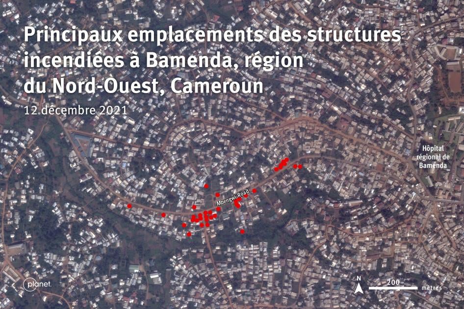 Image satellite enregistrée le 12 décembre 2021, montrant les emplacements des bâtiments (carrés rouges) endommagés le 8 décembre par des incendies près de Mbegwi Road à Bamenda, dans la région du Nord-Ouest du Cameroun.