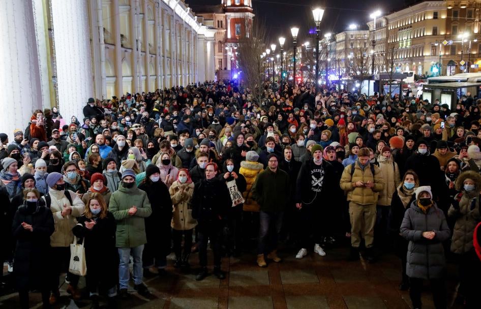俄罗斯民众参加反战示威，抗议总统普京下令对乌克兰发起军事行动，2022年2月24日。