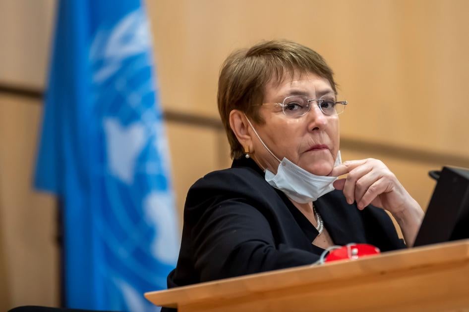 La Haute-Commissaire des Nations Unies aux droits de l'homme, Michelle Bachelet, écoutait les débats lors d’une réunion du Conseil des droits de l'homme à Genève, le 17 juin 2020. 