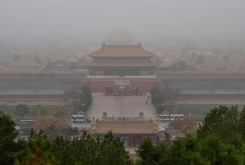 中国北京故宫博物院陷入空气污染的雾霾之中，2021年11月5日。