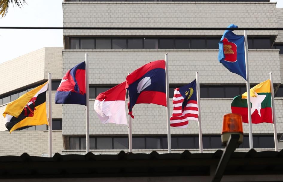 东盟秘书处外飘扬各成员国国旗，印尼雅加达，2021年4月22日。