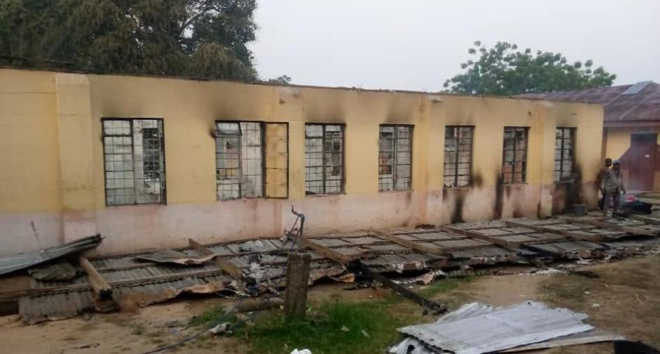 L’un des trois dortoirs de l’école pour filles « Queen of the Rosary College » à Okoyong, dans la région du Sud-Ouest au Cameroun, qui a été incendiée par des combattants séparatistes le 11 février 2022.