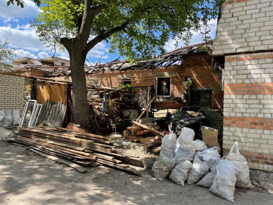 28 апреля в поселке Покотиловка в пригороде Харькова российские войска нанесли ракетный удар по зданию санэпидемстанции, которое украинские Силы территориальной обороны использовали в качестве своей базы. В результате удара были повреждены десятки соседних домов. 24 мая 2022 г. 